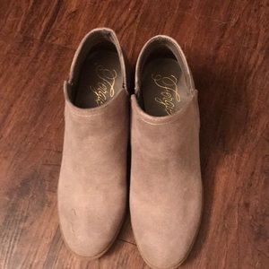 Gray short boots hardly worn size 7.5